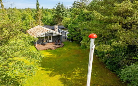 Zölestine - 1Km from the Sea: Arbuste, Domicile, Jardin, Chalet, Pelouse, Aménagement Paysager, Biens, Ferme, Cour, Batiments Jardin