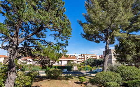 Bormes-Les-Mimosas 360: Plante, Ciel, Arbre, Branche, Bâtiment, Paysage Naturel, Quartier, Zone Résidentielle, Paysage, Immobilier