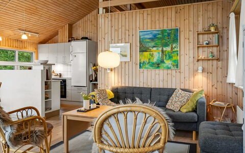 Jaakob - 4Km from the Sea: Bois, Meubles, Design Intérieur, Plafond, Domicile, Sol, Sol, Salon, Chaise, Tache De Bois