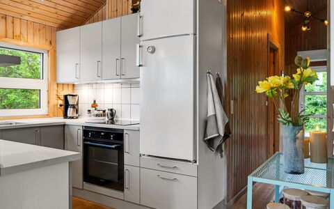 Jaakob - 4Km from the Sea: Appareil De Cuisine, Cuisine, Principaux Appliance, Comptoir, Électroménager, Sol, Cabinetry, Bois, Design Intérieur, Réfrigérateur