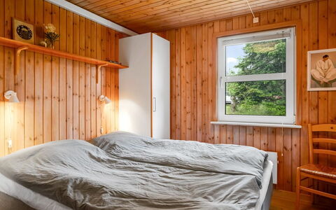 Jaakob - 4Km from the Sea: Chambre, Mur, Lit, Bois, Design Intérieur, Sol, Drap De Lit, Sol, Literie, Meubles