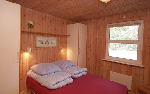 Jaakob - 4Km from the Sea: Lit, Chambre, Design Intérieur, Sol, Sol, Bois, Meubles, Drap De Lit, Plafond, Literie