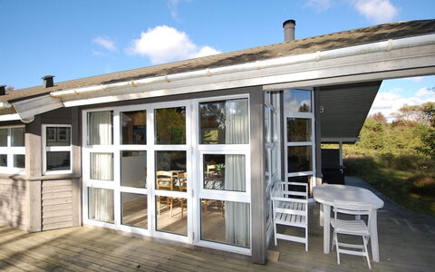 Jaakob - 4Km from the Sea: Bois, Porte, Architecture, Porche, Domicile, Composite, Dur, Chalet, Siding, Plate-Forme