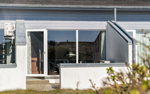Edisa - 50M from the Sea: Herbe, Maison, Toit, Domicile, Chalet, Arbuste, Lot Terre, Zone Rurale, Ferme, Couverture De Sol