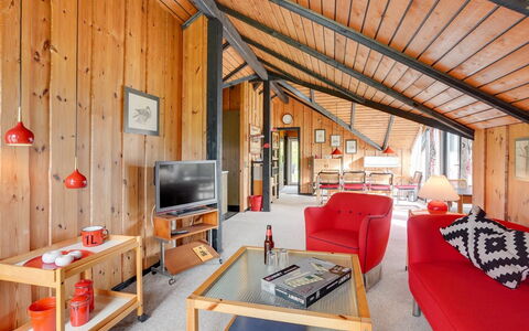 Tenho - 4.4Km from the Sea: Maison, Domicile, Toit, Chalet, Arbuste, Siding, Porte, Jardin, Ferme