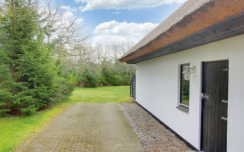 Rigitte - 1.5Km from the Sea: Herbe, Arbuste, Maison, Jardin, Domicile, Chalet, Lot Terre, Pelouse, Couverture De Sol
