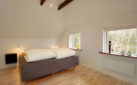 Rigitte - 1.5Km from the Sea: Sol, Design Intérieur, Sol, Lit, Mur, Chambre, Meubles, Bois, Plafond, Parquet