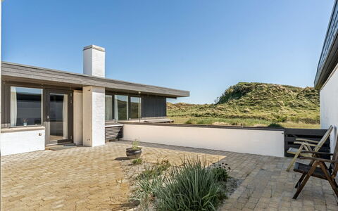 Ingomar - 300M from the Sea: Bois, Toit, Maison, Chalet, Porte, Domicile, Siding, Lot Terre, Batiments Jardin, Cabanon