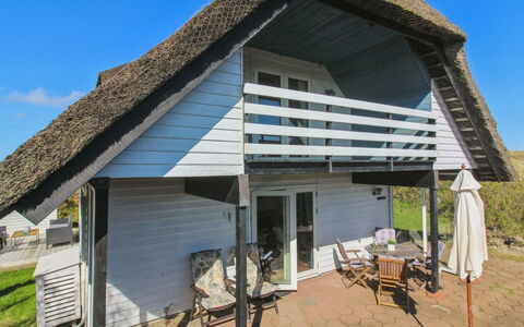 Emiline - 250M from the Sea: Bois, Domicile, Porche, Plate-Forme, Dur, Toit, Tache De Bois, Parquet, Eco Hôtel
