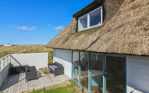 Emiline - 250M from the Sea: Bois, Domicile, Porche, Plate-Forme, Dur, Toit, Tache De Bois, Parquet, Eco Hôtel