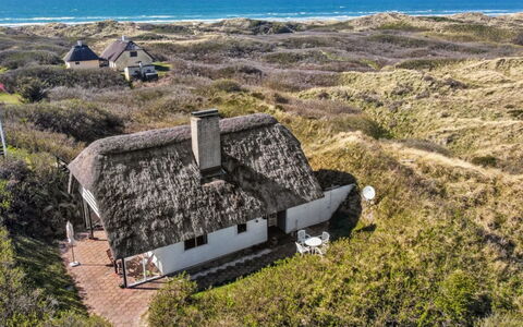Emiline - 250M from the Sea: Bois, Domicile, Porche, Plate-Forme, Dur, Toit, Tache De Bois, Parquet, Eco Hôtel