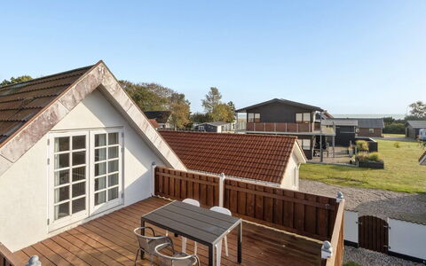 Hethin - 100M from the Sea: Herbe, Maison, Toit, Domicile, Chalet, Arbuste, Lot Terre, Zone Rurale, Ferme, Couverture De Sol