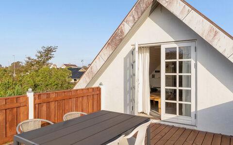 Hethin - 100M from the Sea: Herbe, Maison, Toit, Domicile, Chalet, Arbuste, Lot Terre, Zone Rurale, Ferme, Couverture De Sol