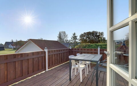 Hethin - 100M from the Sea: Herbe, Maison, Toit, Domicile, Chalet, Arbuste, Lot Terre, Zone Rurale, Ferme, Couverture De Sol