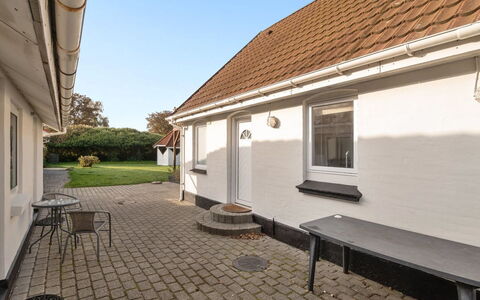 Hethin - 100M from the Sea: Herbe, Maison, Toit, Domicile, Chalet, Arbuste, Lot Terre, Zone Rurale, Ferme, Couverture De Sol