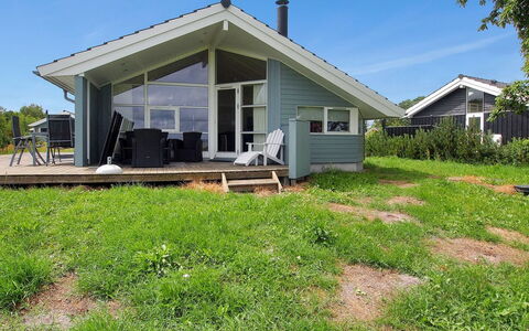 Hane - 150M from the Sea: Toit, Chalet, Domicile, Lot Terre, Siding, Ombre, Biens, Batiments Jardin, Cour