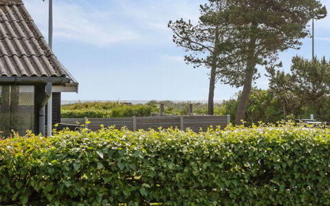 Amdi - 100M from the Sea: Meubles, Design Intérieur, Canapé, Sol, Sol, Salon, Pièce, Table, Chaise, Appartement