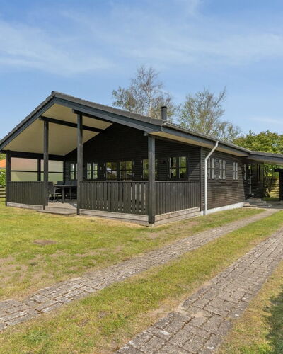 Amdi - 100M from the Sea