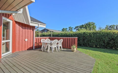 Simjanka - 600M from the Sea: Toit, Maison, Domicile, Chalet, Siding, Biens, Allée, Batiments Jardin, Cour, Cabanon