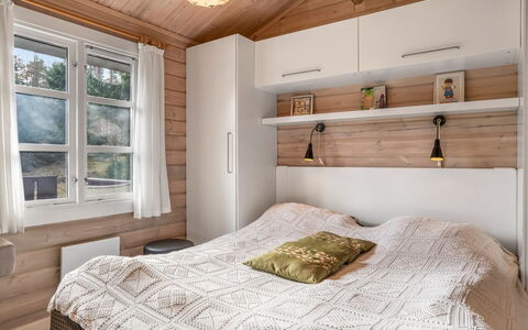 Uuno - 1.2Km from the Sea: Meubles, Lit, Design Intérieur, Chambre, Literie, Bois, Drap De Lit, Sol, Sol, Pièce