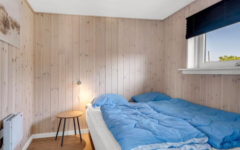 Edel - 650M from the Sea: Chambre, Lit, Sol, Sol, Bois, Design Intérieur, Drap De Lit, Plafond, Literie, Pièce