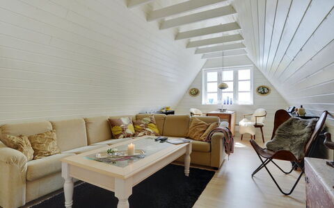 Tamer - 500M to the Fjord: Design Intérieur, Sol, Bois, Plafond, Sol, Meubles, Parquet, Éclairage, Grenier, Salon