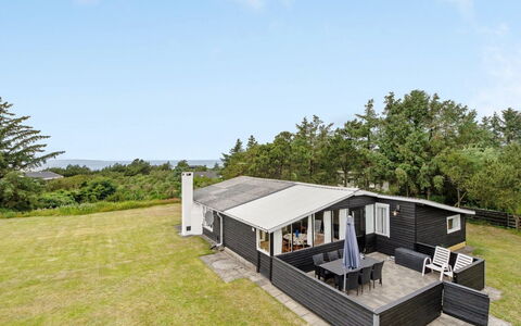 Githa - 100M to the Fjord: Bleu, Arbuste, Chalet, Couverture De Sol, Jardin, Biens, Ombre, Aménagement Paysager, Ferme, Eco Hôtel