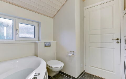Anethe - 100M to the Fjord: Luminaire Plomberie, Sol, Bois, Salle De Bains, Design Intérieur, Sol, Plafond, Plomberie, Robinet, Domicile