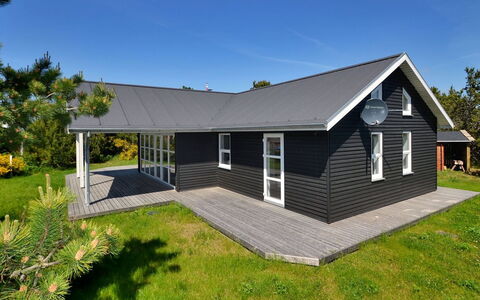 Anethe - 100M to the Fjord: Toit, Maison, Domicile, Chalet, Siding, Porte, Porche, Ferme, Pelouse, Batiments Jardin