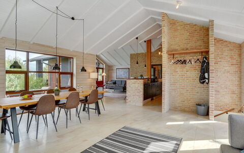 Andri - 600M to the Fjord: Design Intérieur, Sol, Bois, Meubles, Plafond, Sol, Canapé, Luminaire, Salon, Chaise