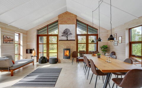 Andri - 600M to the Fjord: Meubles, Design Intérieur, Sol, Bois, Plafond, Salon, Canapé, Sol, Chaise, Parquet