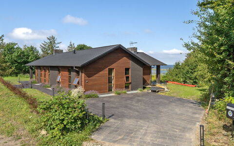 Andri - 600M to the Fjord: Bois, Toit, Architecture, Domicile, Maison, Chalet, Siding, Dur, Pente, Biens