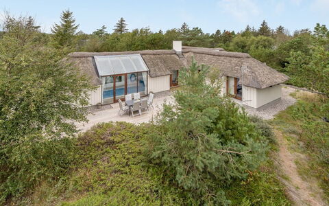 Waldar - 900M from the Sea: Bleu, Arbuste, Chalet, Couverture De Sol, Jardin, Biens, Ombre, Aménagement Paysager, Ferme, Eco Hôtel