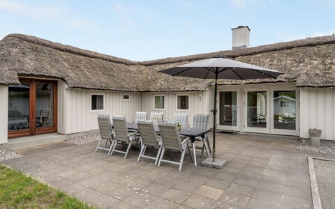 Waldar - 900M from the Sea: Bleu, Arbuste, Chalet, Couverture De Sol, Jardin, Biens, Ombre, Aménagement Paysager, Ferme, Eco Hôtel