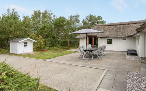 Waldar - 900M from the Sea: Bleu, Arbuste, Chalet, Couverture De Sol, Jardin, Biens, Ombre, Aménagement Paysager, Ferme, Eco Hôtel