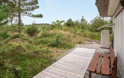 Waldar - 900M from the Sea: Bleu, Arbuste, Chalet, Couverture De Sol, Jardin, Biens, Ombre, Aménagement Paysager, Ferme, Eco Hôtel