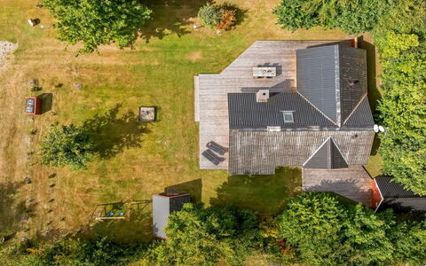 Thurir - 4Km from the Sea: Bois, Toit, Maison, Chalet, Porte, Domicile, Siding, Lot Terre, Batiments Jardin, Cabanon