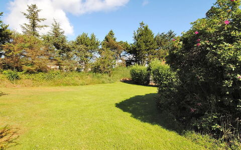 Justine - 600M from the Sea: Bleu, Arbuste, Chalet, Couverture De Sol, Jardin, Biens, Ombre, Aménagement Paysager, Ferme, Eco Hôtel