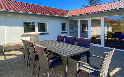 Justine - 600M from the Sea: Bleu, Arbuste, Chalet, Couverture De Sol, Jardin, Biens, Ombre, Aménagement Paysager, Ferme, Eco Hôtel