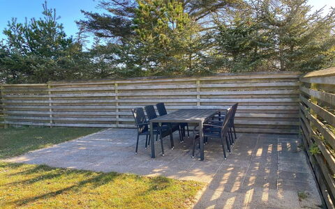 Justine - 600M from the Sea: Bleu, Arbuste, Chalet, Couverture De Sol, Jardin, Biens, Ombre, Aménagement Paysager, Ferme, Eco Hôtel