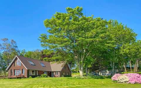 Nella - 1.2Km from the Sea: Chalet, Domicile, Maison, Toit, Porche, Biens, Siding, Batiments Jardin, Ferme, Cour