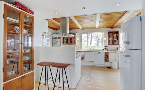 Nella - 1.2Km from the Sea: Meubles, Design Intérieur, Sol, Cuisine, Sol, Cabinetry, Bois, Comptoir, Appareil De Cuisine, Plafond