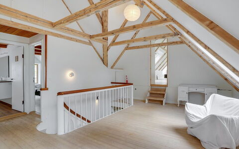 Nella - 1.2Km from the Sea: Sol, Bois, Plafond, Parquet, Sol, Design Intérieur, Domicile, Dur, Porte, Revêtement De Sol Stratifié