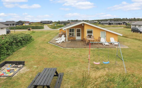 Adelbert - 400M from the Sea: Sol, Mur, Sol, Design Intérieur, Bois, Plafond, Parquet, Éclairage, Meubles, Revêtement De Sol Stratifié