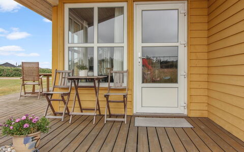 Adelbert - 400M from the Sea: Sol, Mur, Sol, Design Intérieur, Bois, Plafond, Parquet, Éclairage, Meubles, Revêtement De Sol Stratifié