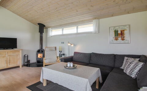 Adelbert - 400M from the Sea: Sol, Mur, Sol, Design Intérieur, Bois, Plafond, Parquet, Éclairage, Meubles, Revêtement De Sol Stratifié