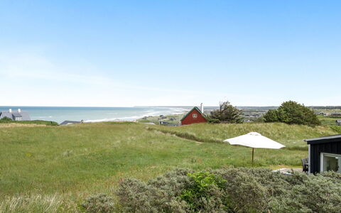Mirjami - 95M from the Sea: Domicile, Zone Résidentielle, Maison, Chalet, Toit, Lot Terre, Siding, Jardin, Biens, Pelouse