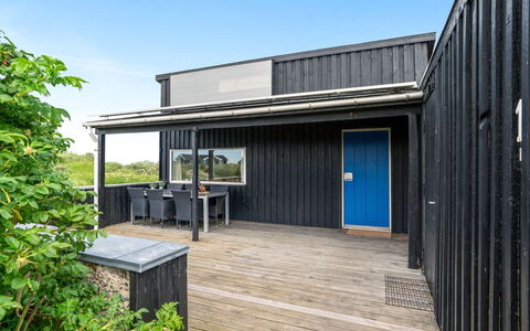 Mirjami - 95M from the Sea: Domicile, Zone Résidentielle, Maison, Chalet, Toit, Lot Terre, Siding, Jardin, Biens, Pelouse