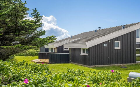 Ellen - 289M from the Sea: Herbe, Architecture, Domicile, Couverture De Sol, Chalet, Jardin, Pelouse, Prairie, Biens, Cour