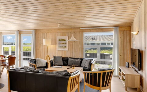 Ellen - 289M from the Sea: Meubles, Design Intérieur, Bois, Sol, Plafond, Sol, Parquet, Table, Pièce, Salon